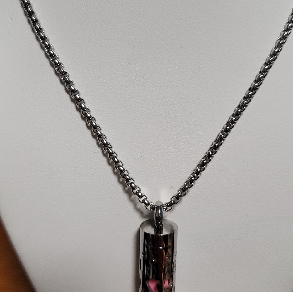 Necklaces - Picture 4 of 8